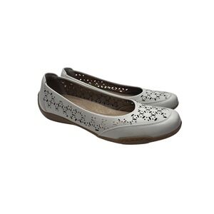 Array Laser Cut Floral Flats Womens 9W Off White Slip On Comfort Shoes Earthy